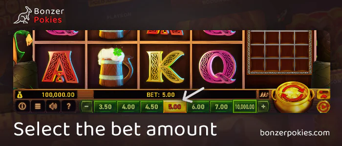 Choose your bet amount in Larry the Leprechaun pokie